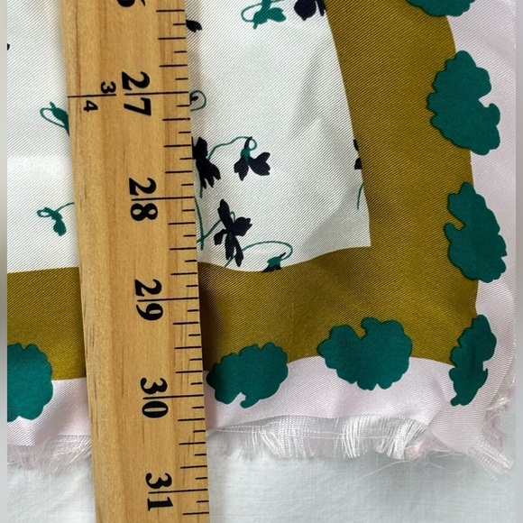 Ann Taylor 100% Silk Printed Scarf 30X30 White withh Green Floral Gold Luxury - Picture 5 of 6